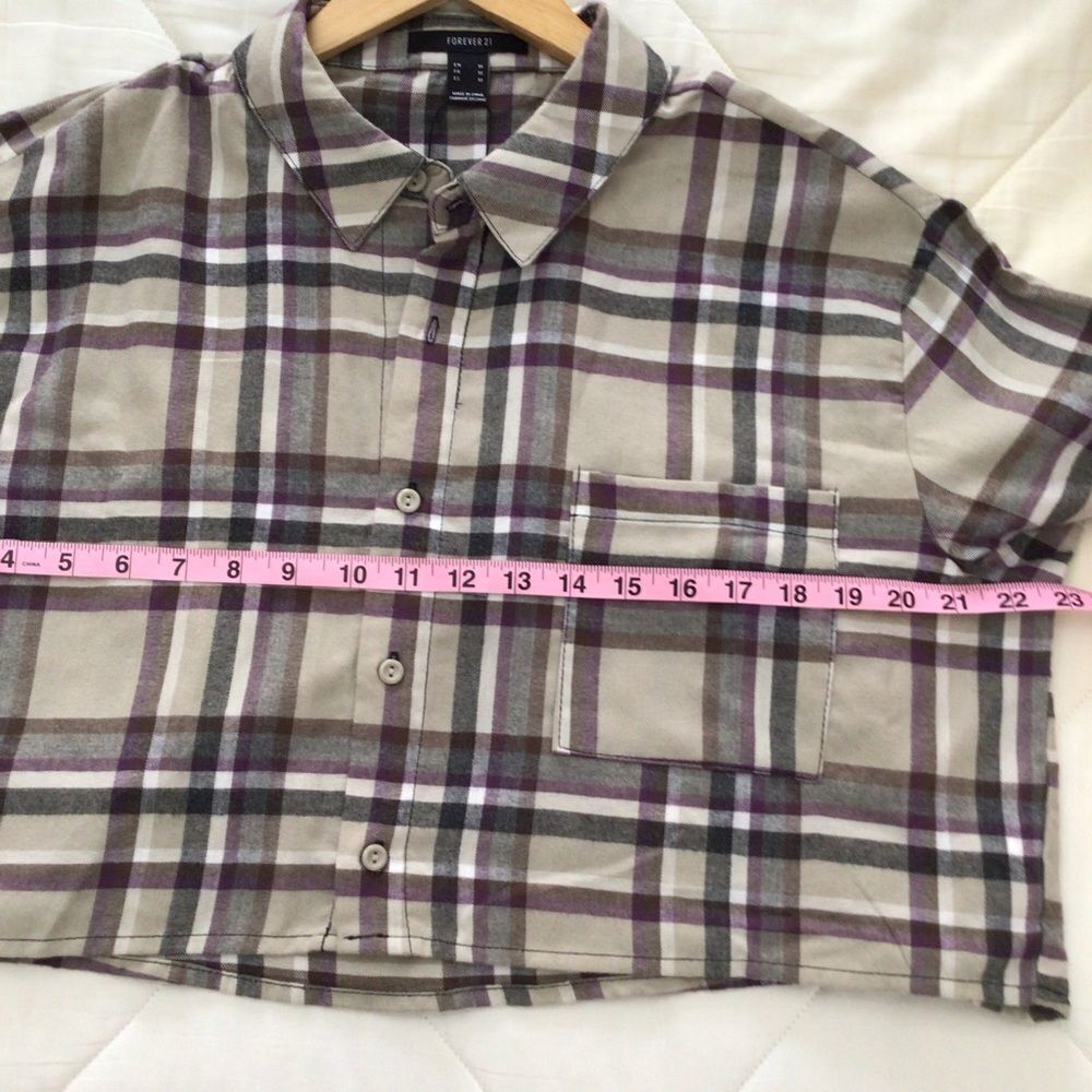 2/40$ FLANNEL plaid checkers Forever 21 oversize Crop blouse plaid beige neutral - Picture 6 of 10